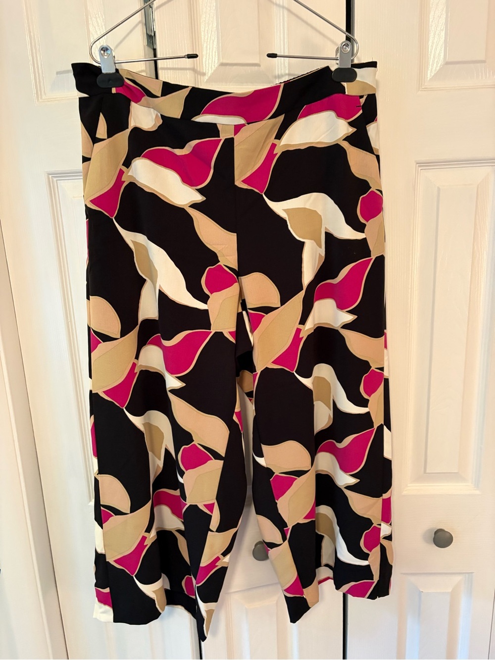 Nine West Black Wide-Leg Pants with Fuchsia & Cream Abstract Print